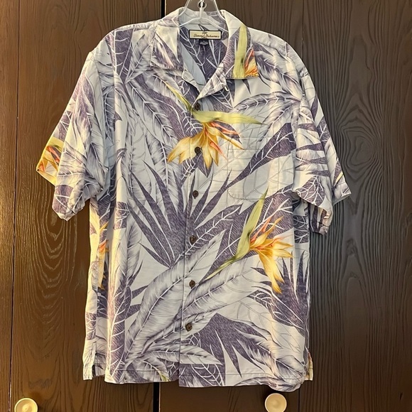 Tommy Bahama men’s 100% silk Hawaiian shirt. Size Small - Picture 1 of 9